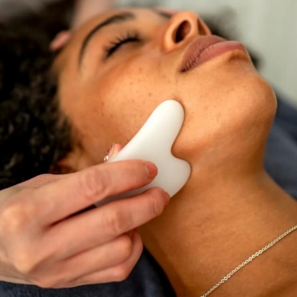 Gua Sha Facial De-puffing