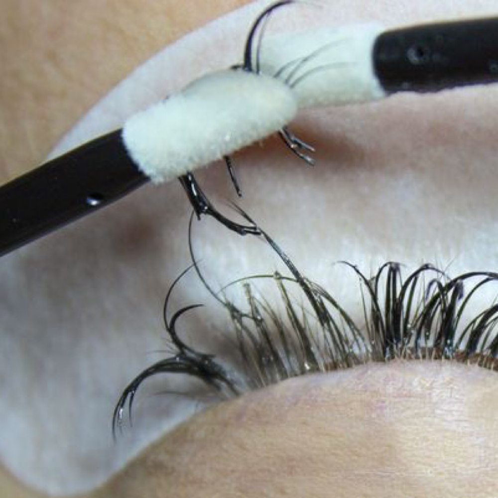 Lash Removal at UNIQ LASHES in puyallup, WA