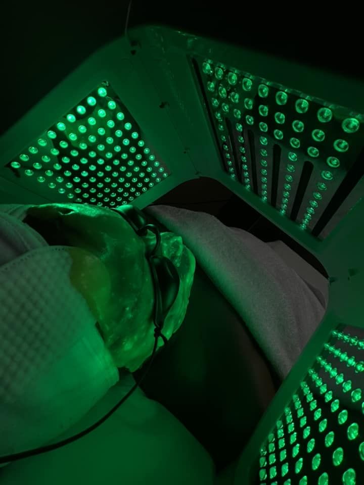 LIGHT THERAPY FACIAL