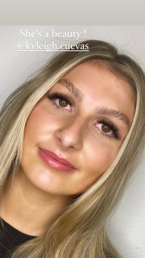 Full Set Volume Lashes