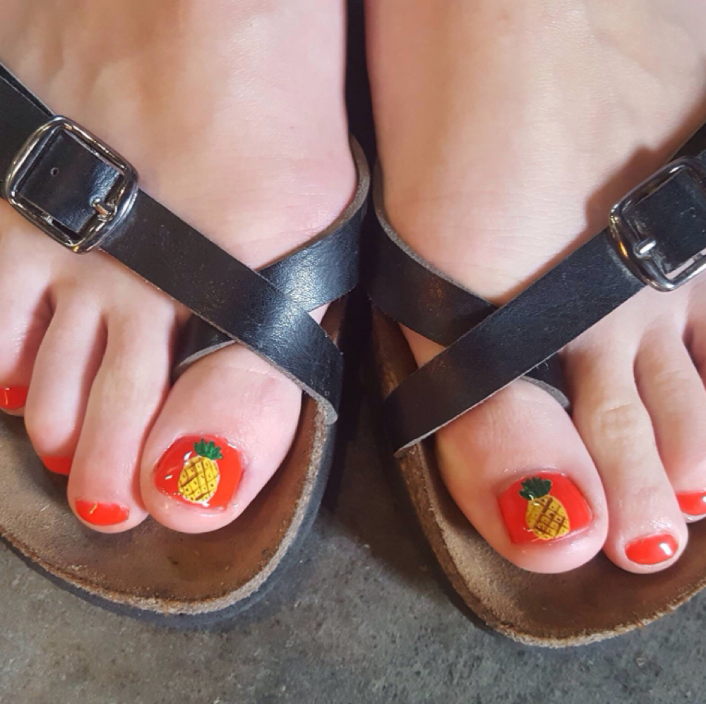 Basic Pedicure With 2 Nail Designs at Latin Beauty Nails in Casey, IL