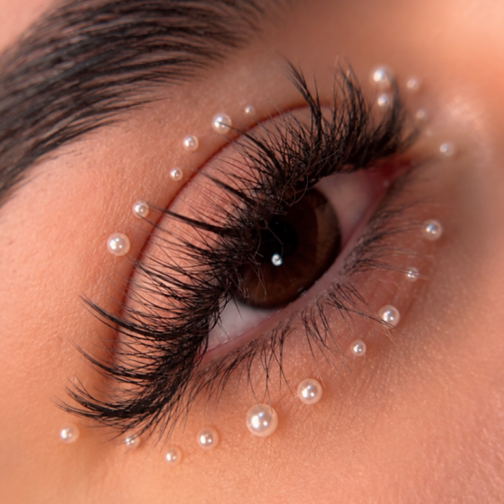 WHISPY LASHES FULL SET at ROSTRO PERFECTO in Hialeah, FL