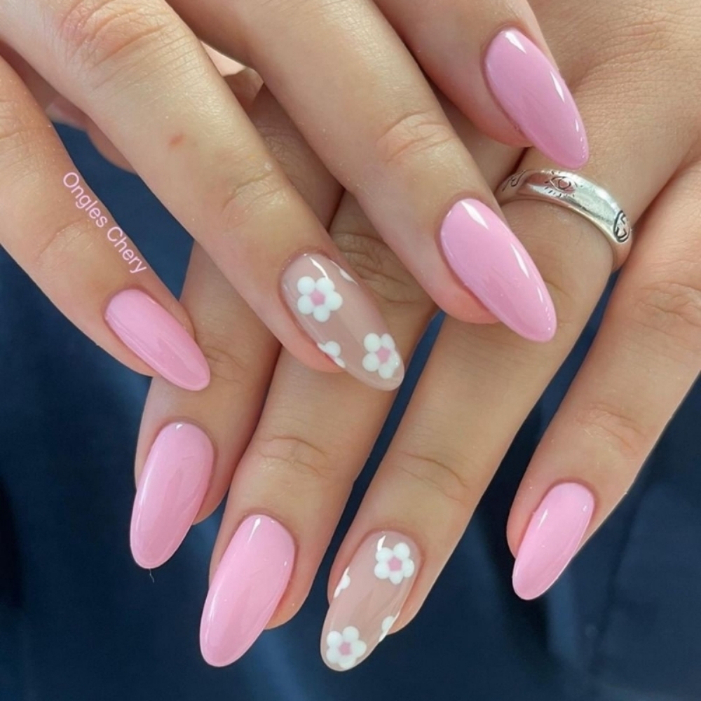 Nails: Nail Art & Charms