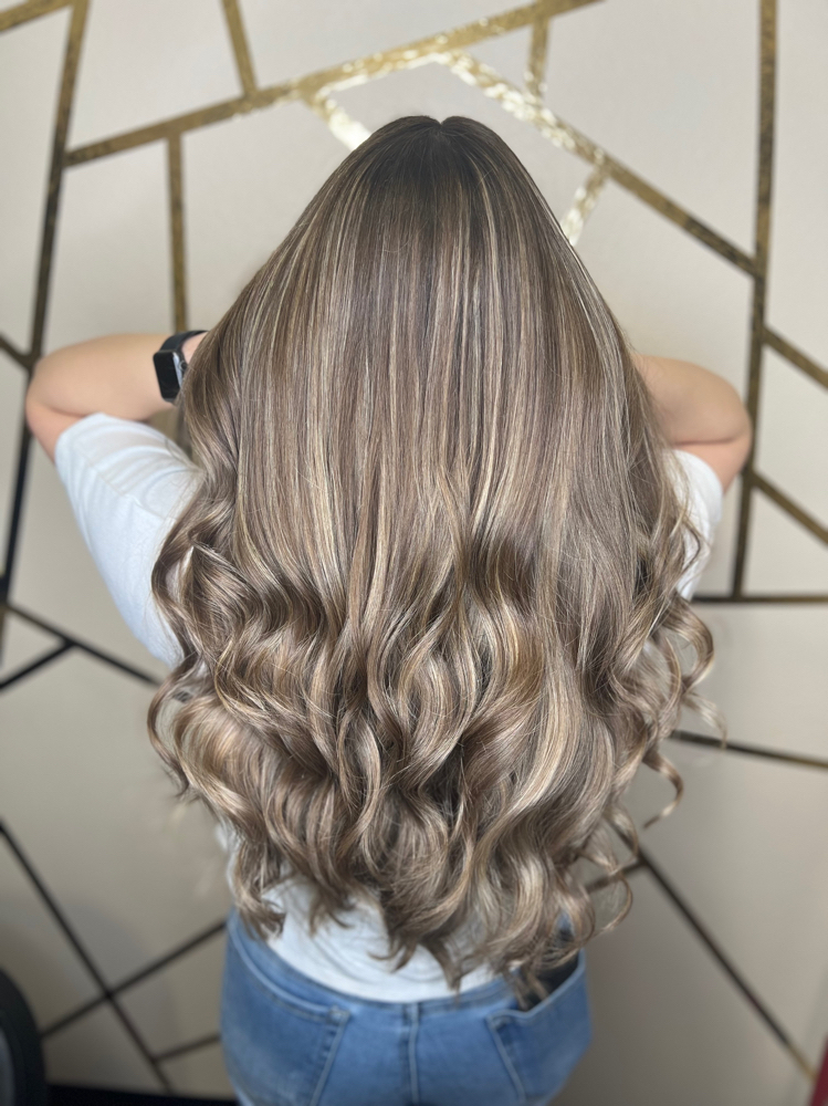 Blowout at @HAIRBYJESSILYNN in Downers Grove, IL