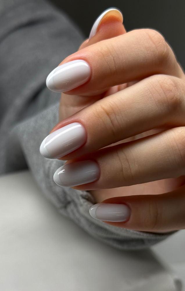 French Manicure or Cat eye