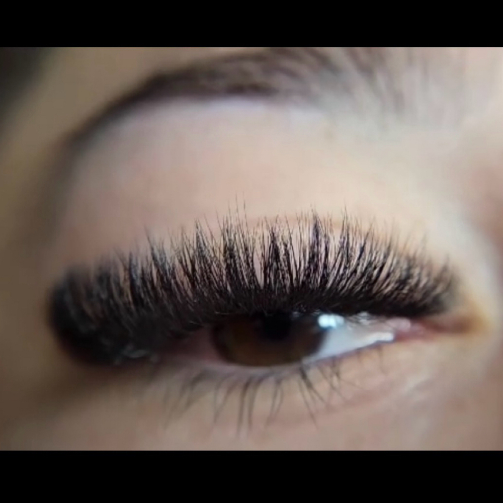 Volume Full Set at XO Lash Effect LLC in Walden, NY