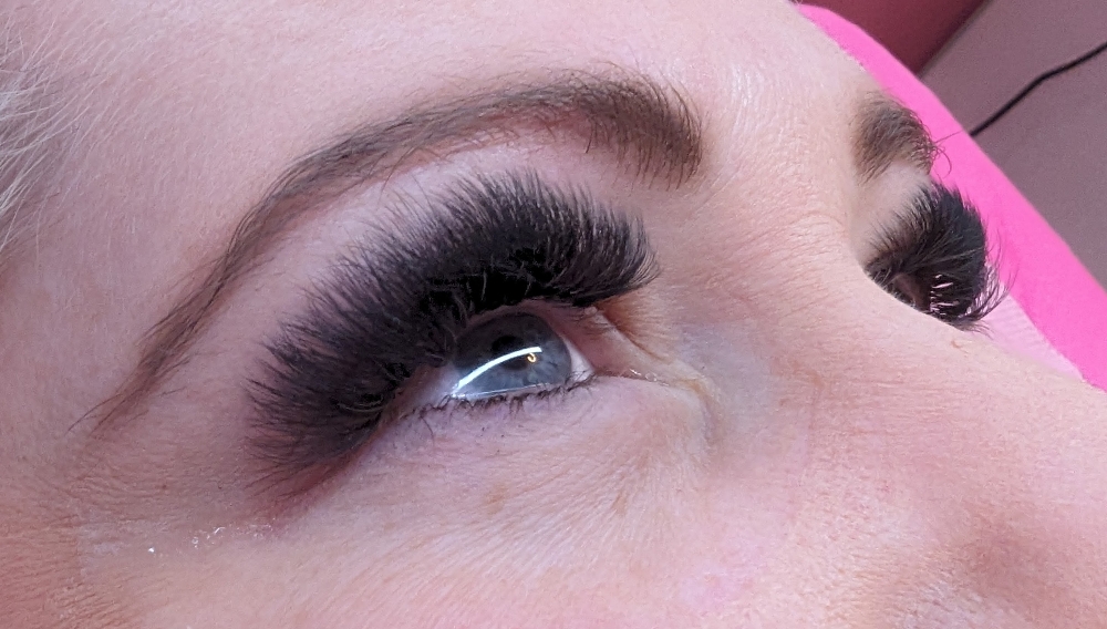 Lashes-  Mega Volume Full Set