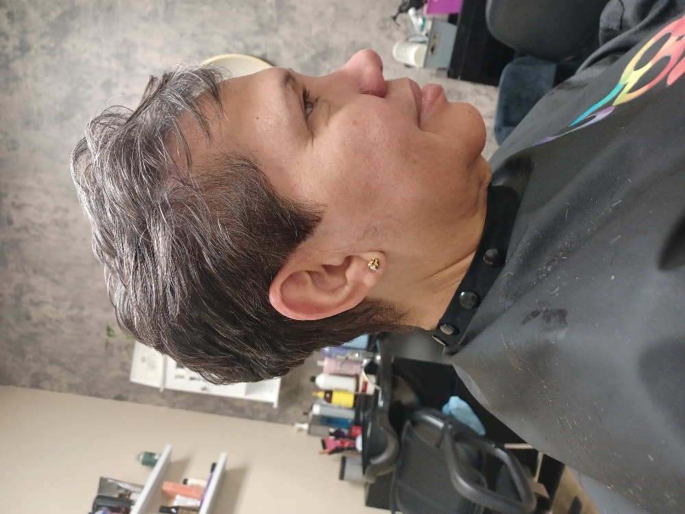 Corte Y Secado En Cabellos Muy Cort