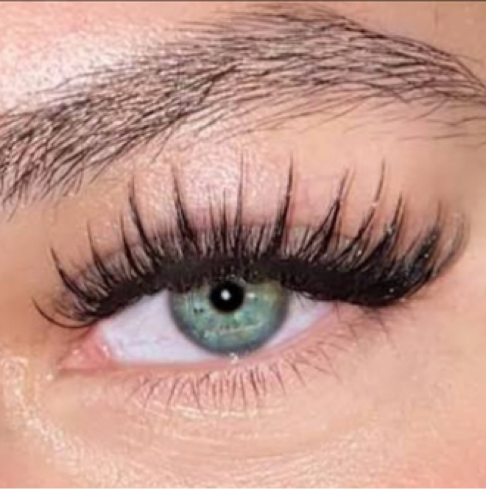Wet/Wispy Cateye Eyelash Extensions