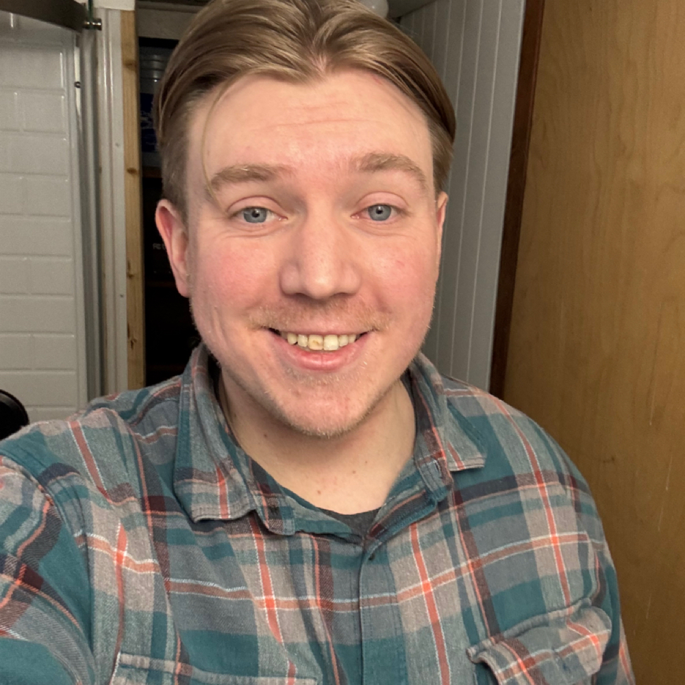 Benny Nichols at Head Case Beauty and Barber Company in canby, OR