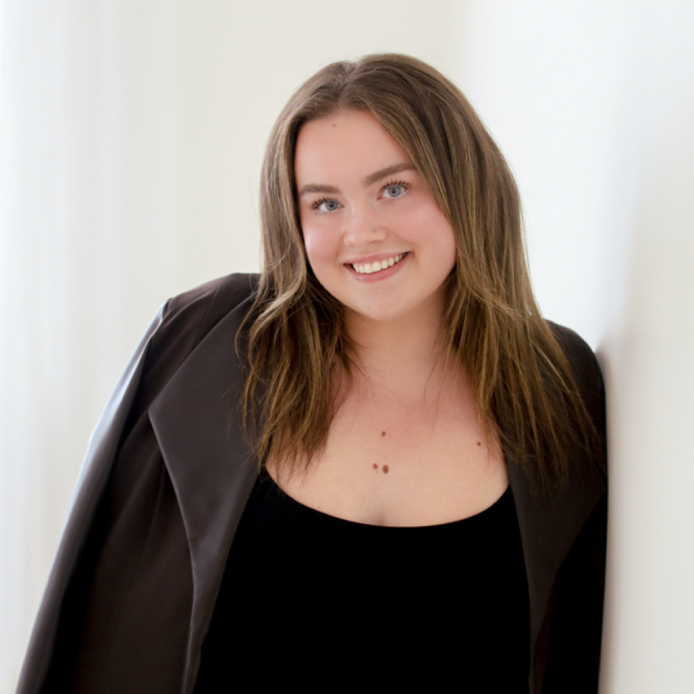Lauren Burchett at Glitter & Glam Beauty Lounge in Clackamas, OR