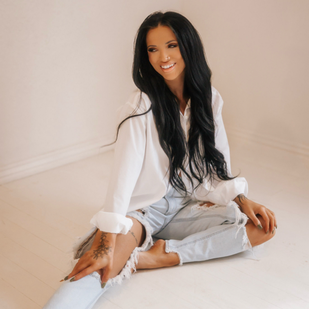 Leah Roe at Sun Lux Tans in Alma, AR