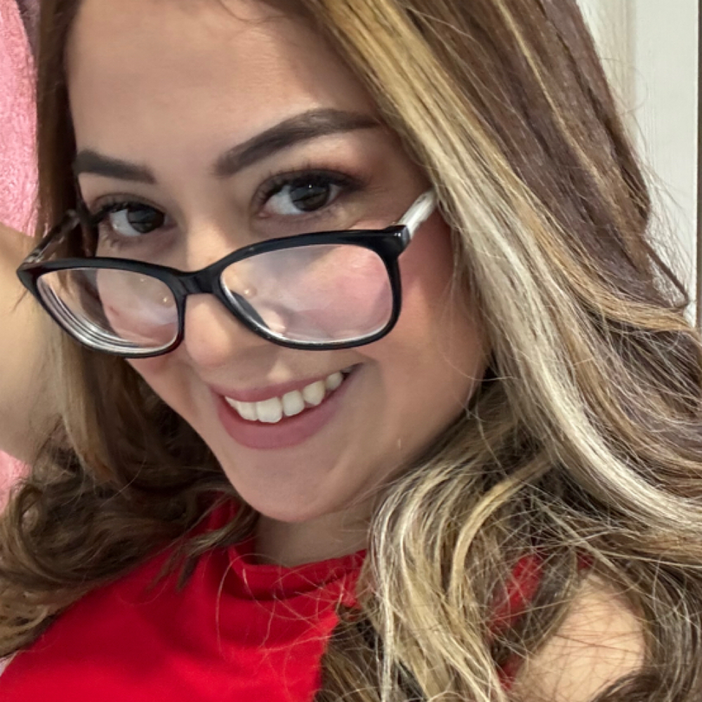 Yulissa Kapustin at HONEY SHINE NAILS SPA in Riverhead, NY