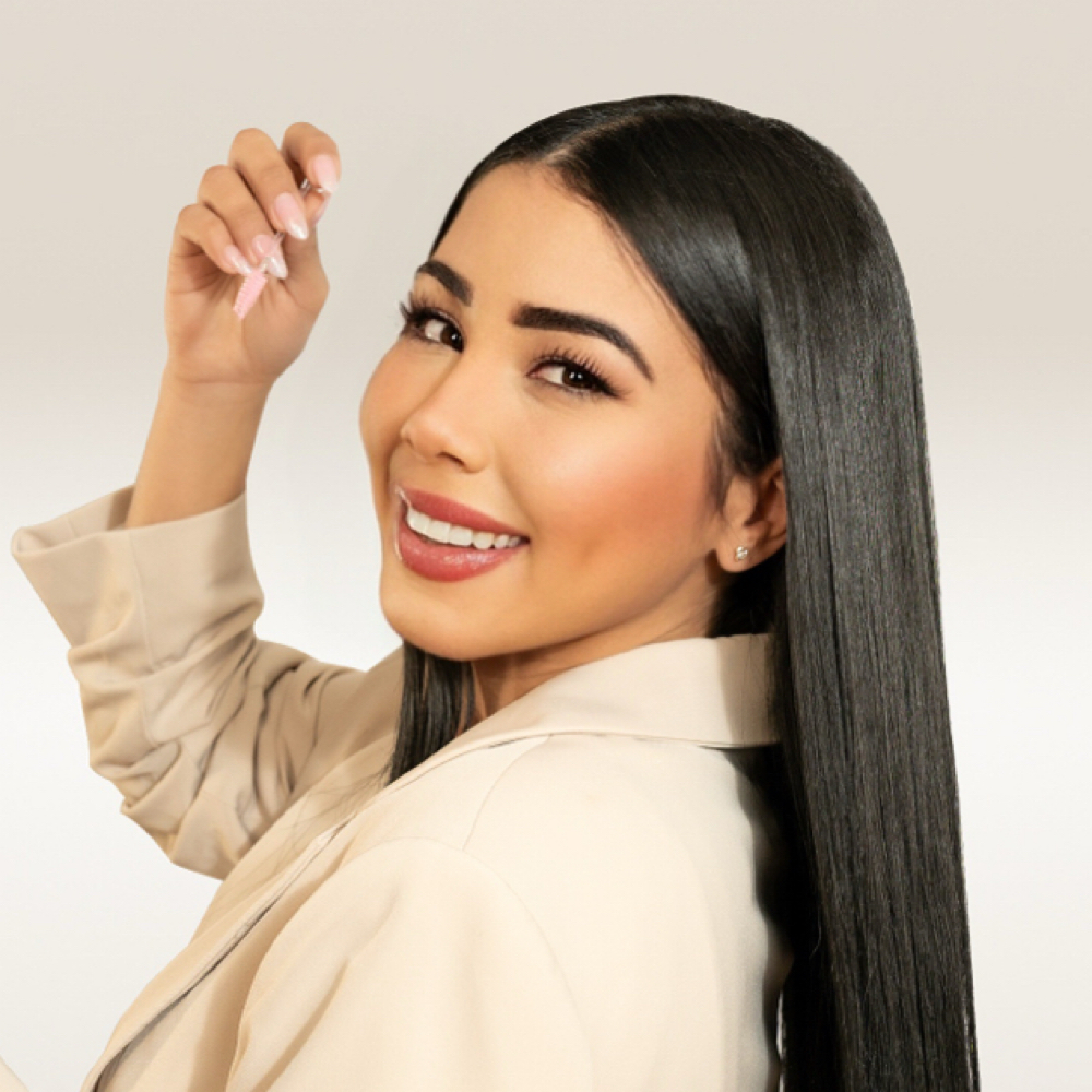 Yoselyn Ibañes at Bella Nail Spa in Aurora, IL
