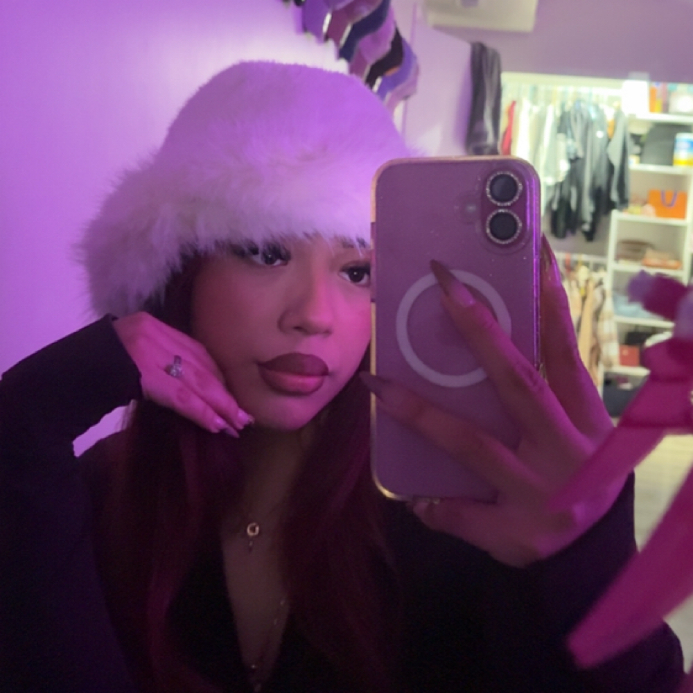 Xisell Flores Vasquez at Lilac Dreams in Shoreline, WA