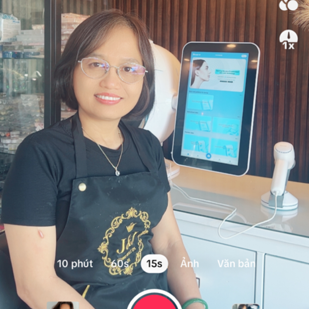 Lyly T at J&J studio nails spa in Stockton, CA