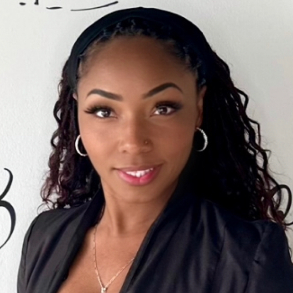 Kia Williams at HEAVENLY LASH SPA in Libertyville, IL