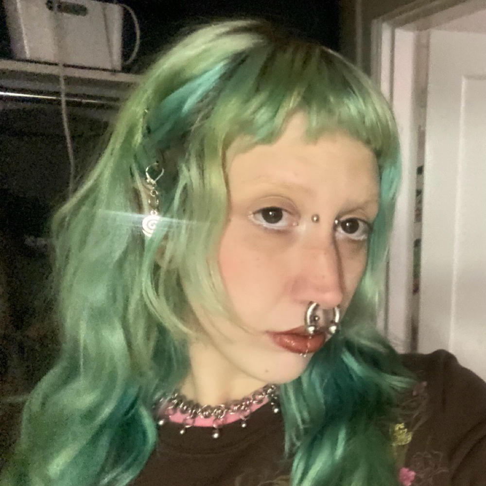 Chloe Gordon at Salon Roya in Portland, OR