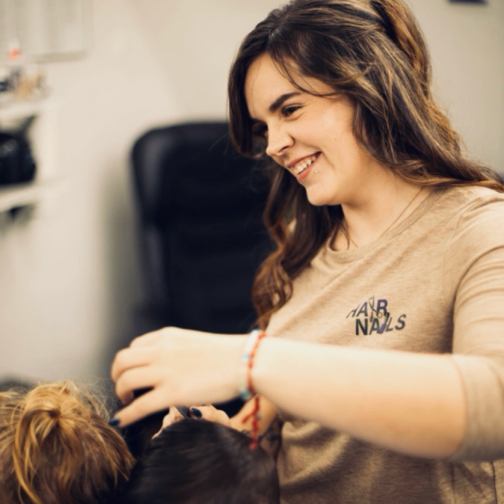 T-Aera Nunez at Amazing Hair and Nails in Goodland, KS