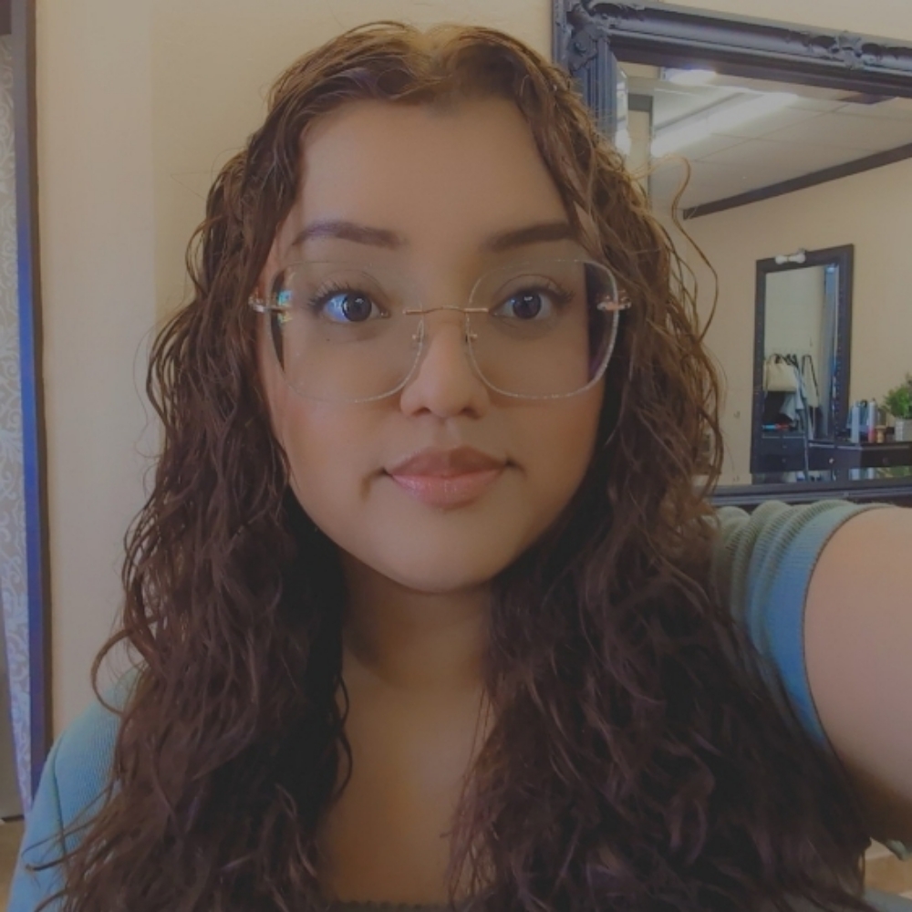 Jazmine Garcia at Hair'Z 2 U in Glendale, AZ