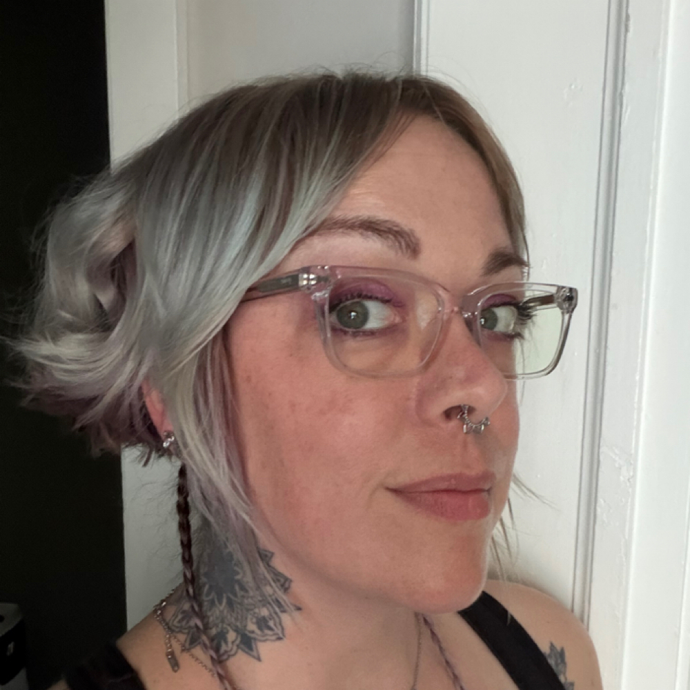Lauren Harmon at THRPYsuites Barbershop & Salon in Tampa, FL