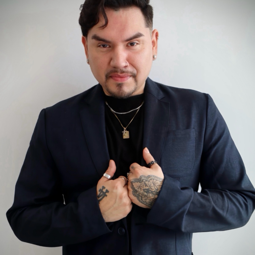 Leo Perez at Black Rose Beauty Studio in Oregon City, OR