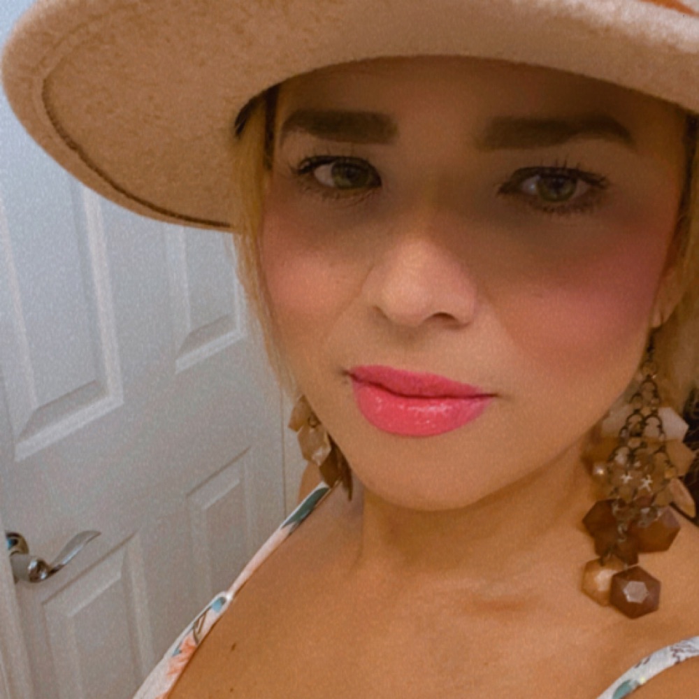 Nely G.