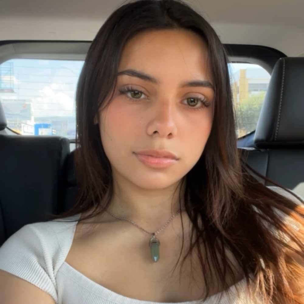 Fernanda Flores