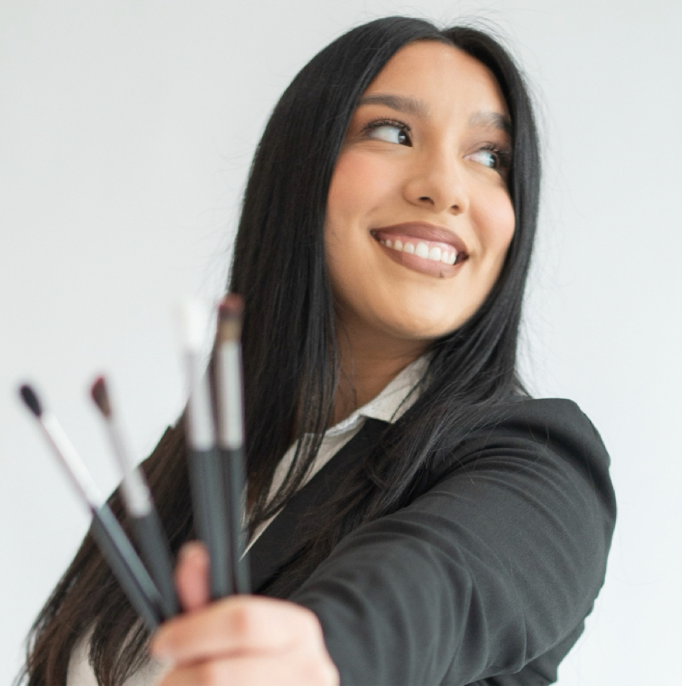 Esther Lara Alvarado at Glossed. Hair Studio in Pasco, WA