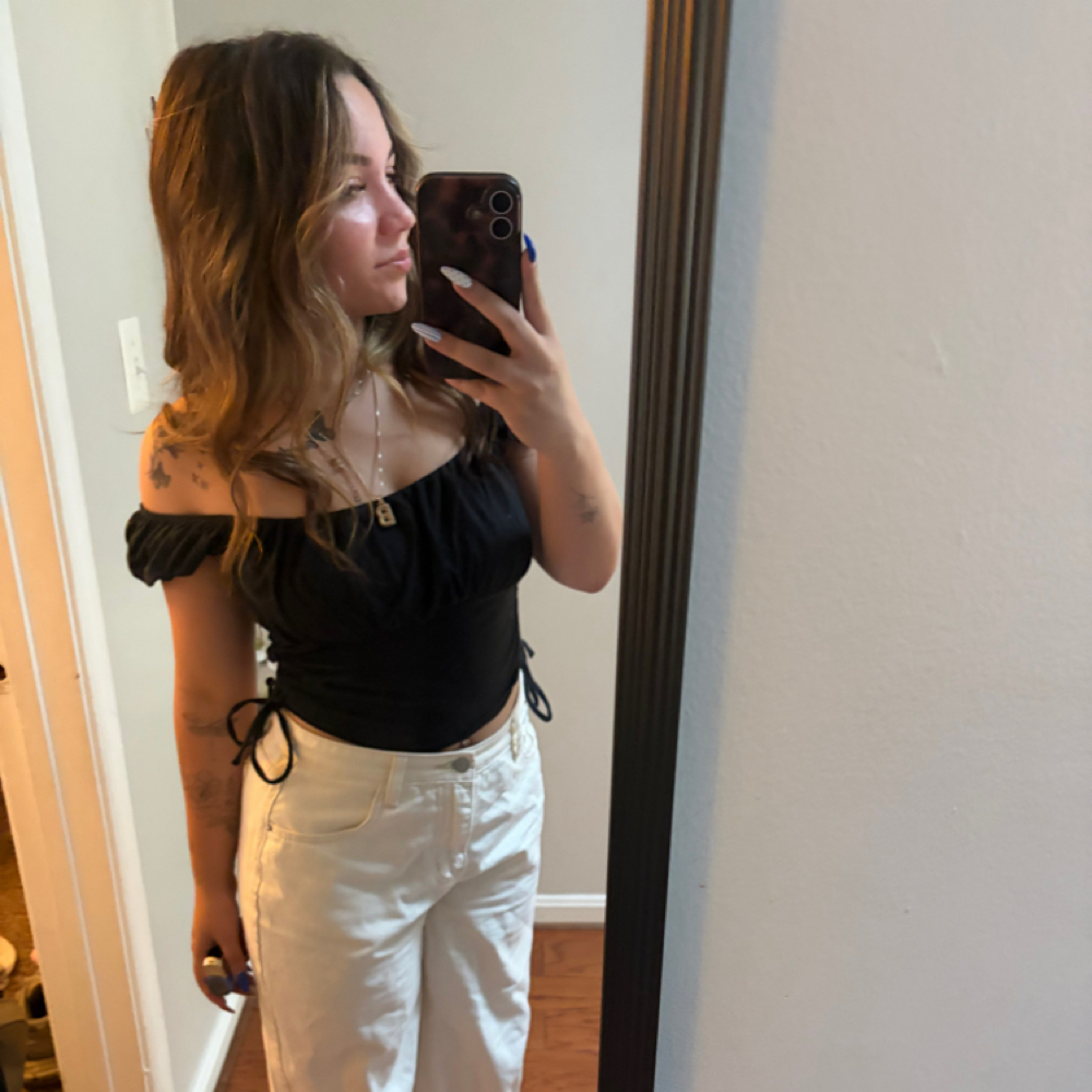 Daytime-Isabella Martin at Walk With Scissors in Middletown, PA