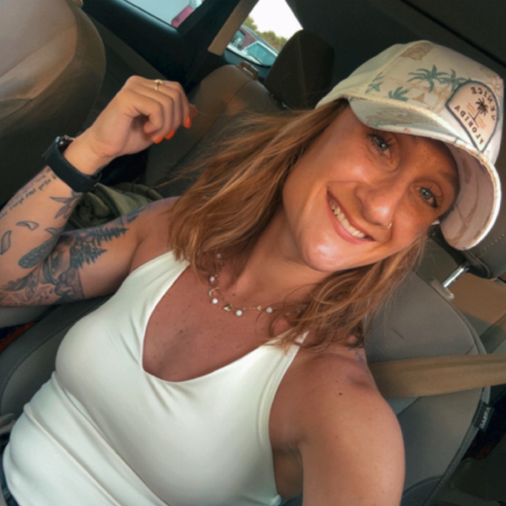 Linsey Sears at Taylar Made Nails in Zanesville Ohio, OH