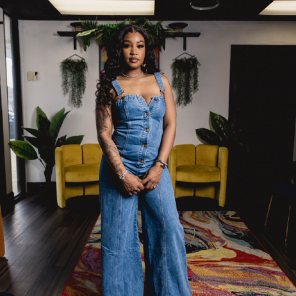 Kennisha Ashley at CHATTANOOGA BEAUTY LOUNGE in Chattanooga, TN