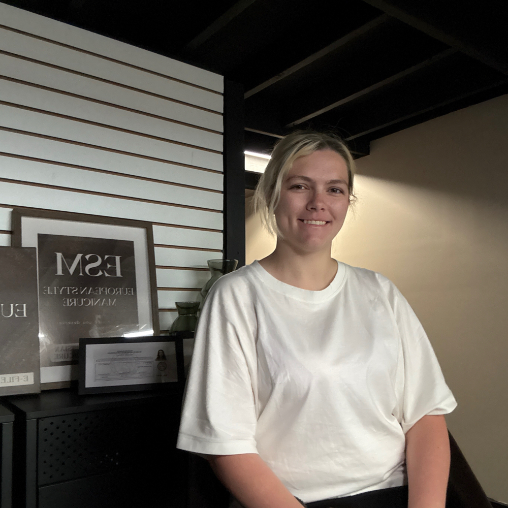 Anslie FRONT DESK at EUROPEAN STYLE MANICURE in Mobile, AL