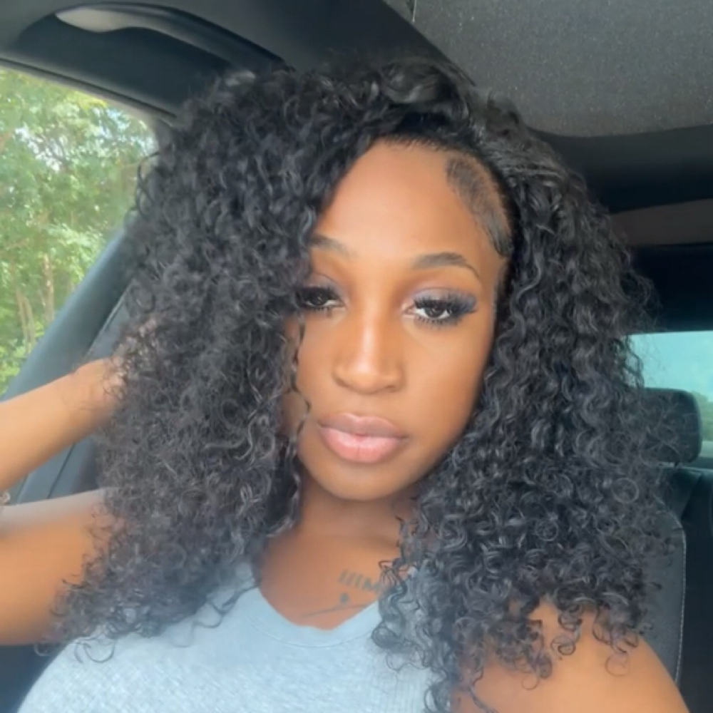 Asia Johnson at Spin~ur~Chair in Houston, TX