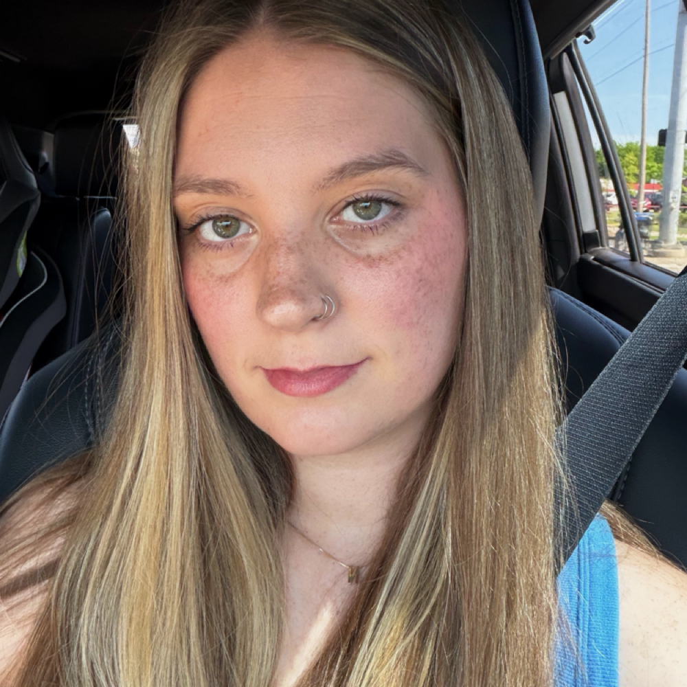 Keely Pianalto at Vogue Nails & Spa in Fayetteville, AR