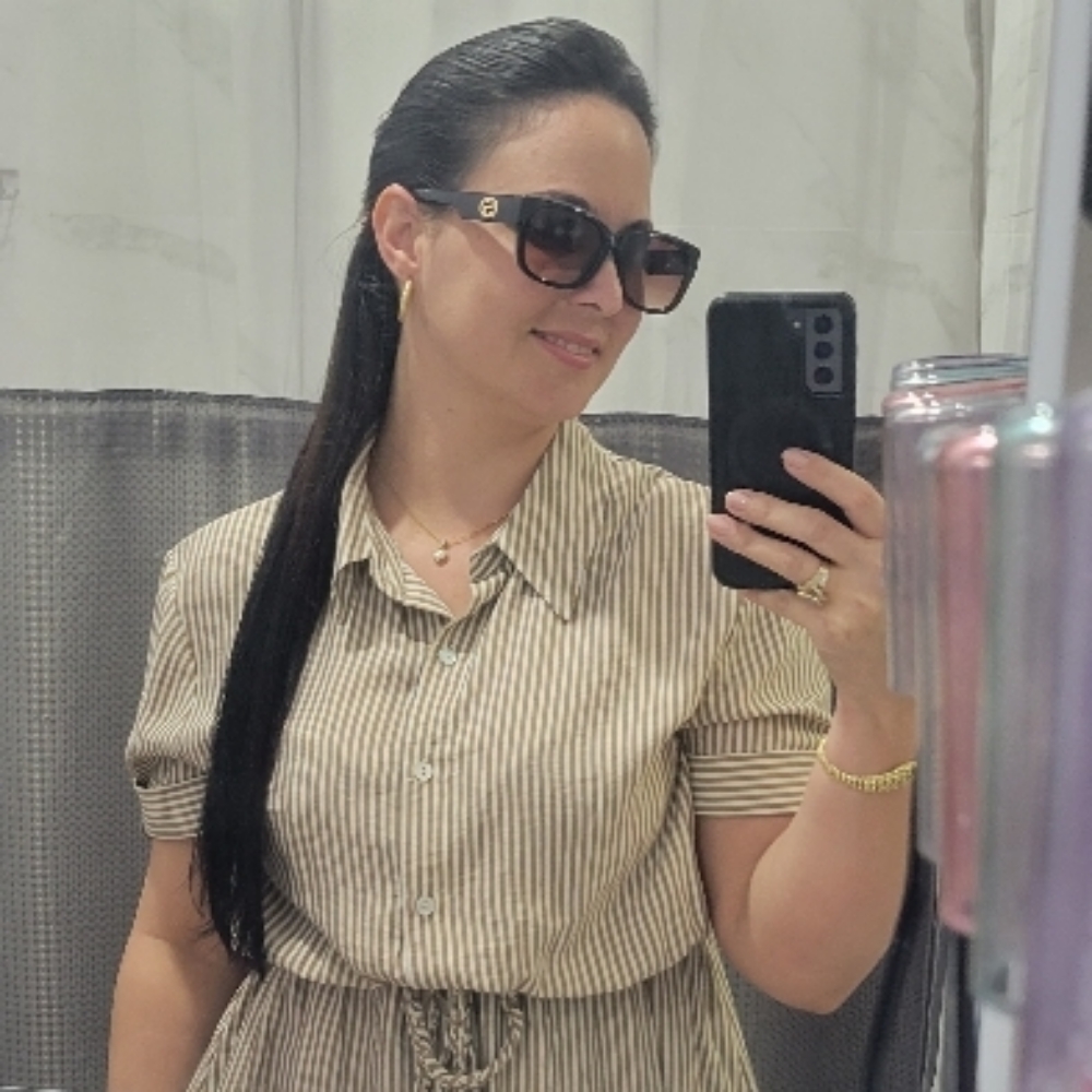 Anabel Cardenas at Envidia nails salon in Miami, FL