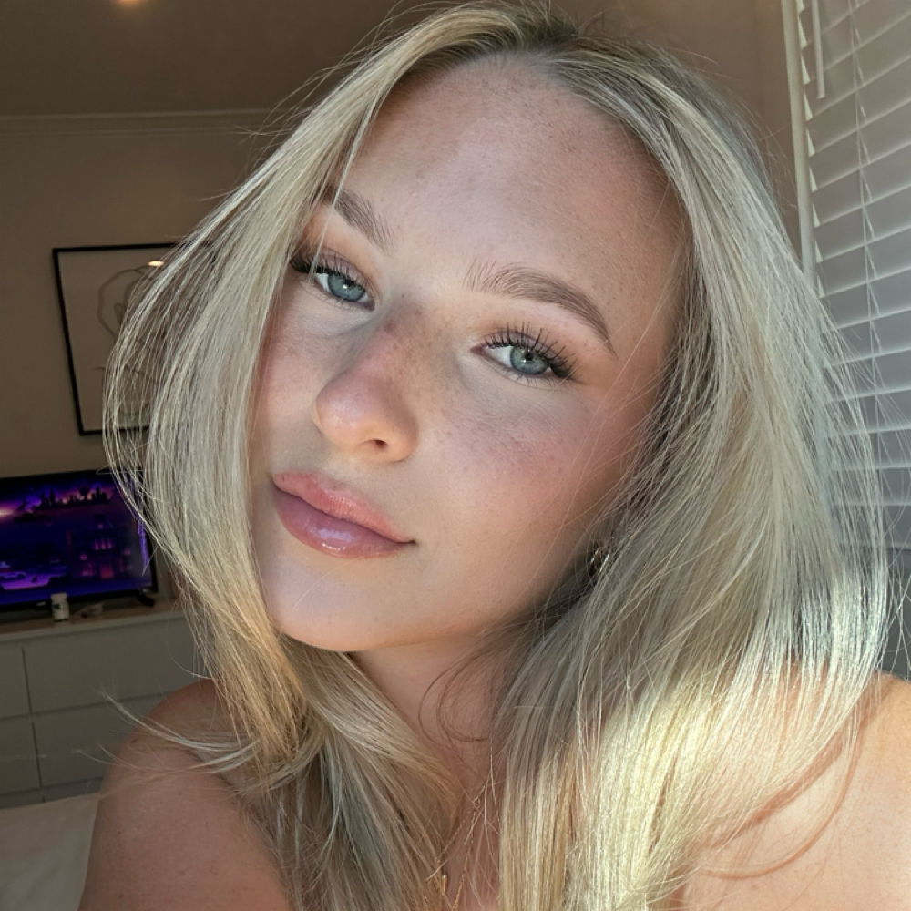 Mia Gillis at The Salon USC Village in Los Angeles, CA