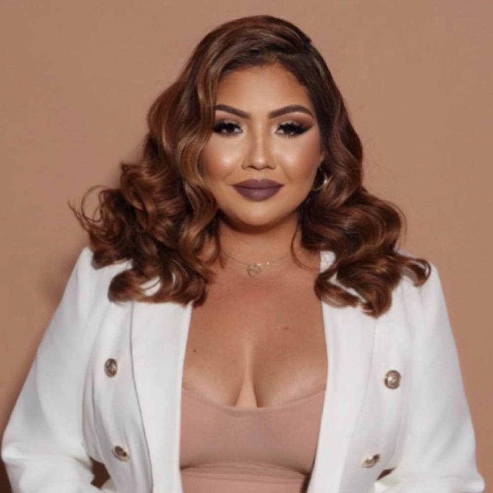 Mary : Educator / Lashes / Facials / Waxing