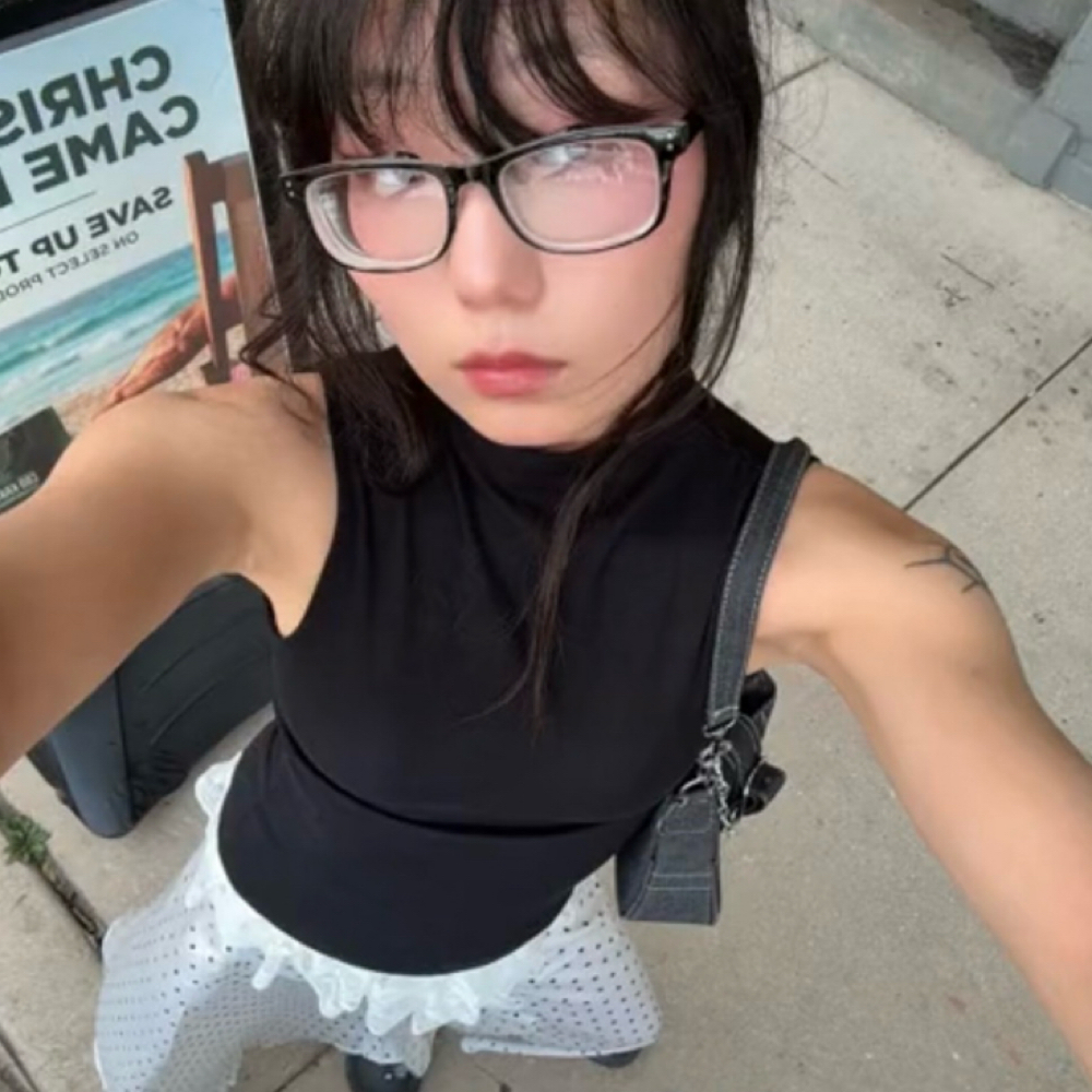 Diana Sanzhaeva at Kiss Nail Bar in Aurora, IL