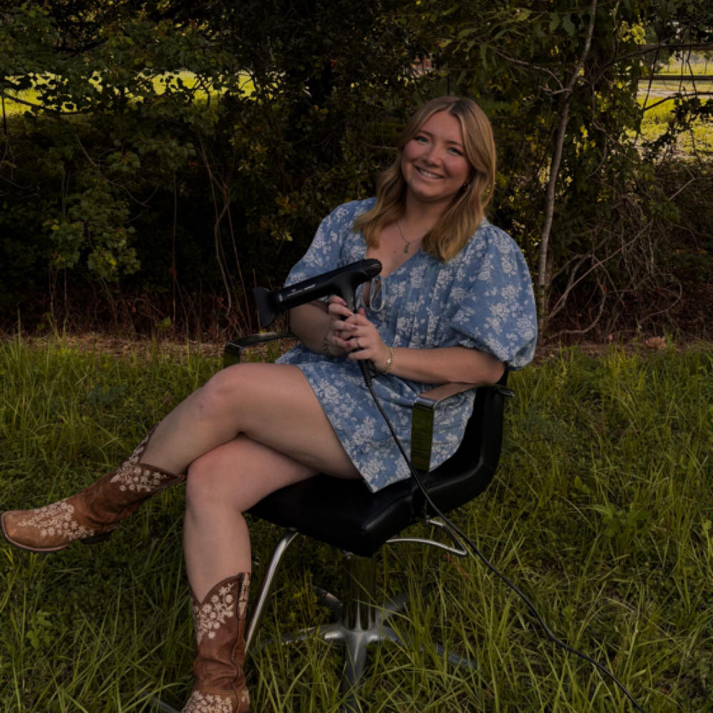 Saylor Henslee at Desert Rose Beauty Co in Friendswood, TX