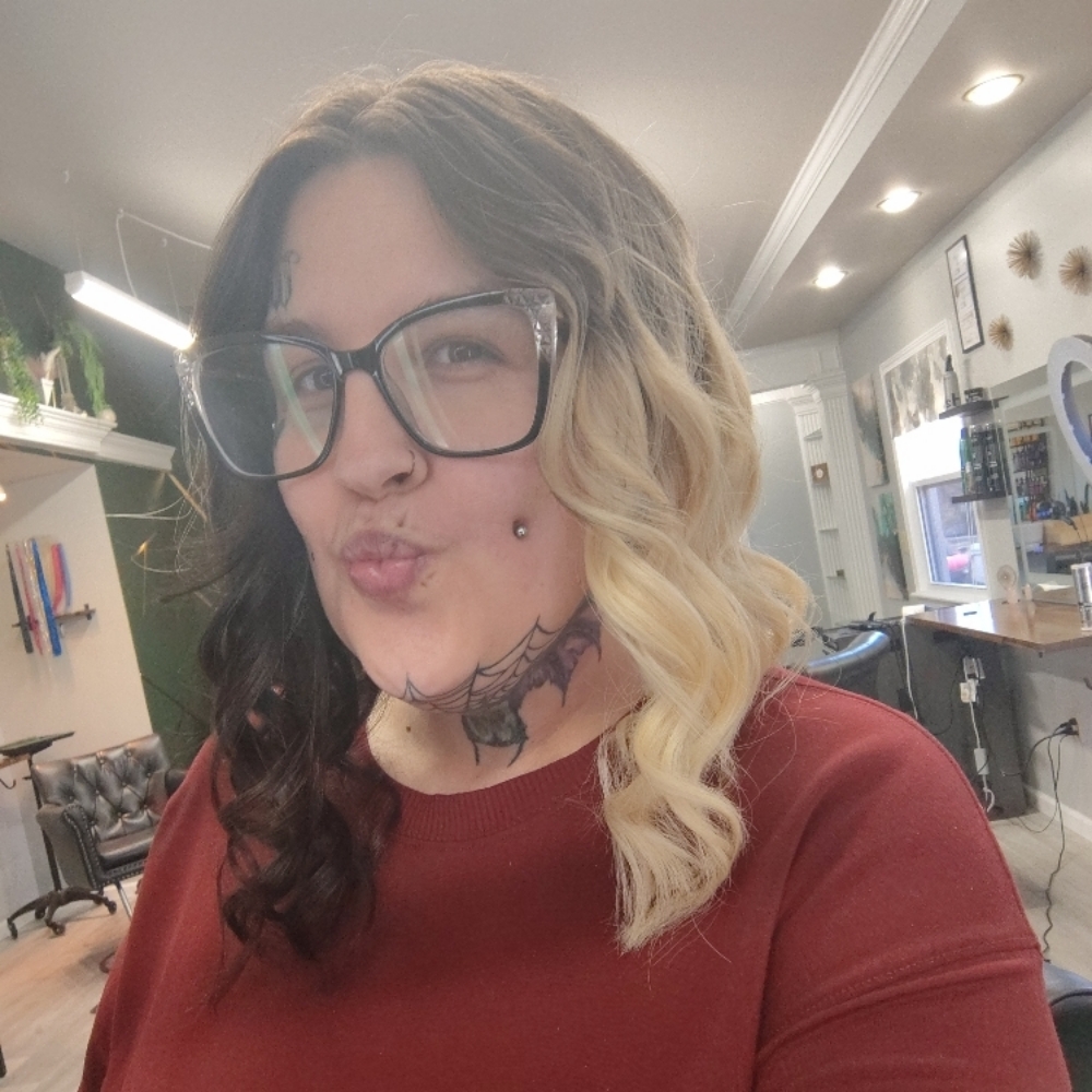 Stephanie Morrison at Emerald Salon in Harrisonville, MO