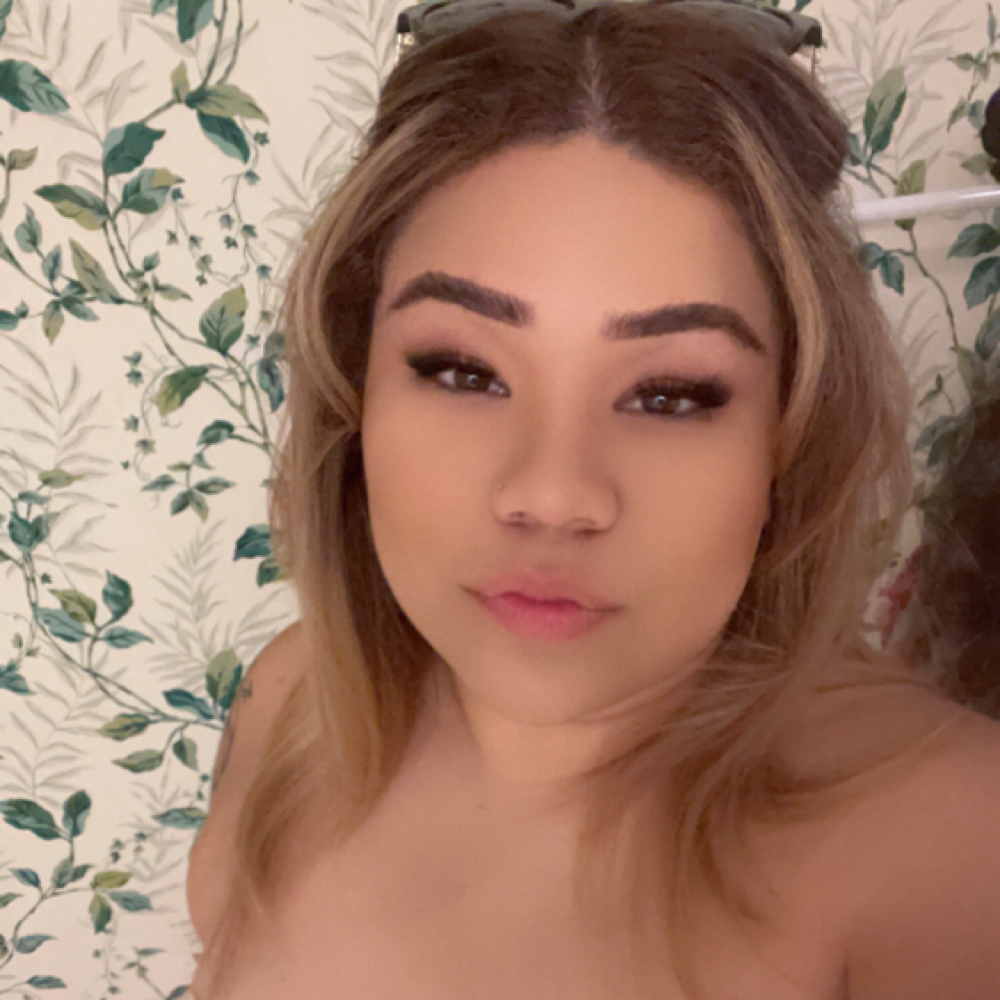 Julie Lopez at Luxe Beauté in Vancouver, WA