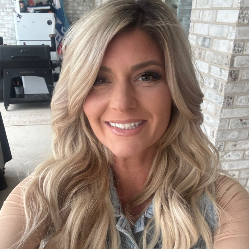 Jessica Pierce at Main St. Barber & Beauty Lounge in Weatherford, TX