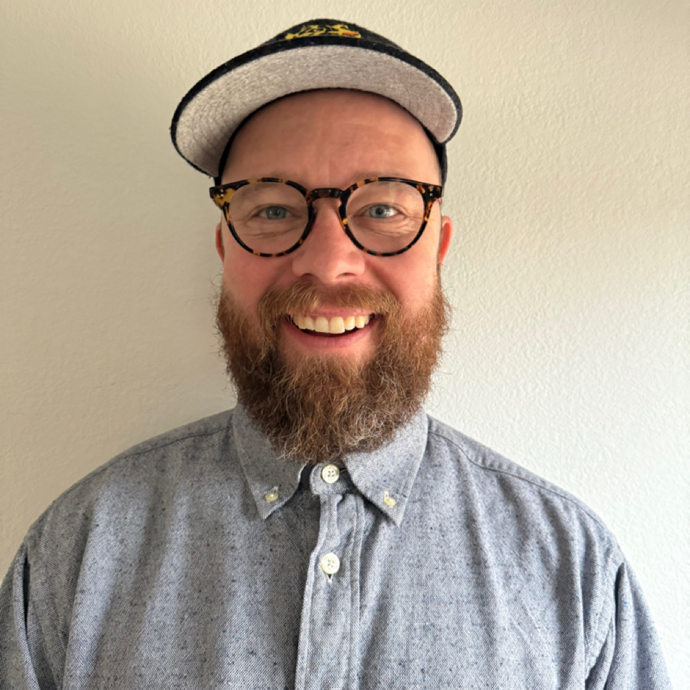 Justin Kallas at Lucas Salon in Los Angeles, CA