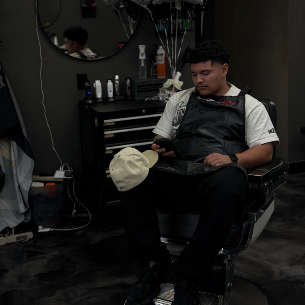 Dbl3ndzzz Damian at STUDIO 909 BARBERING in Colton, CA