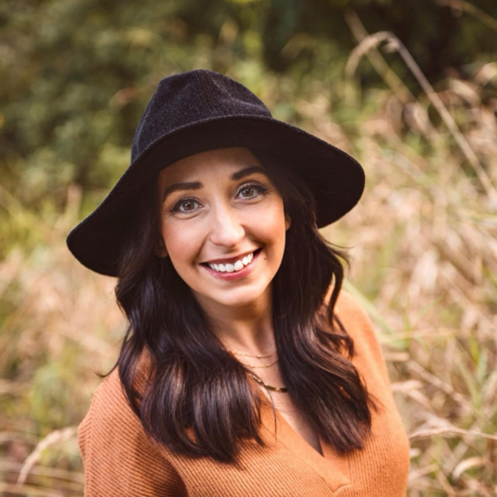 Jenna Lyle at Manic Trends, LLC. in Ottawa, IL