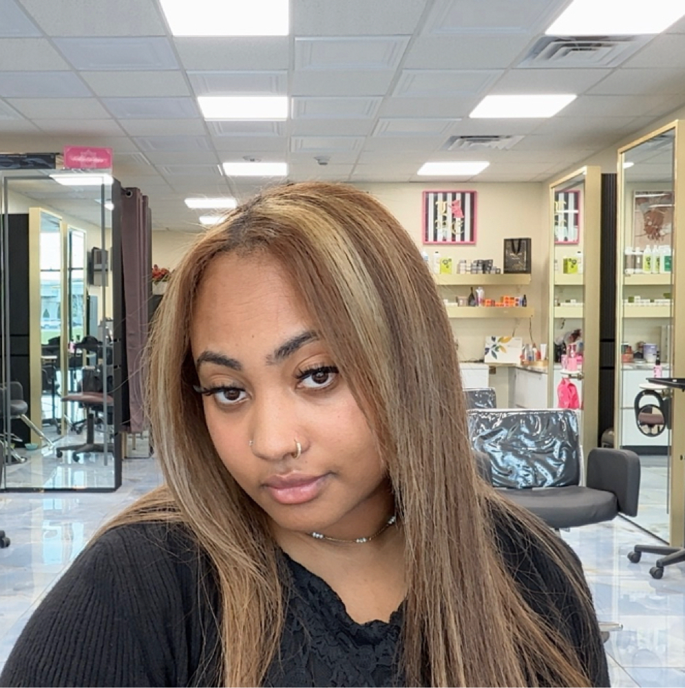 Aaliyah Ali at thesalonbar in Tomball, TX