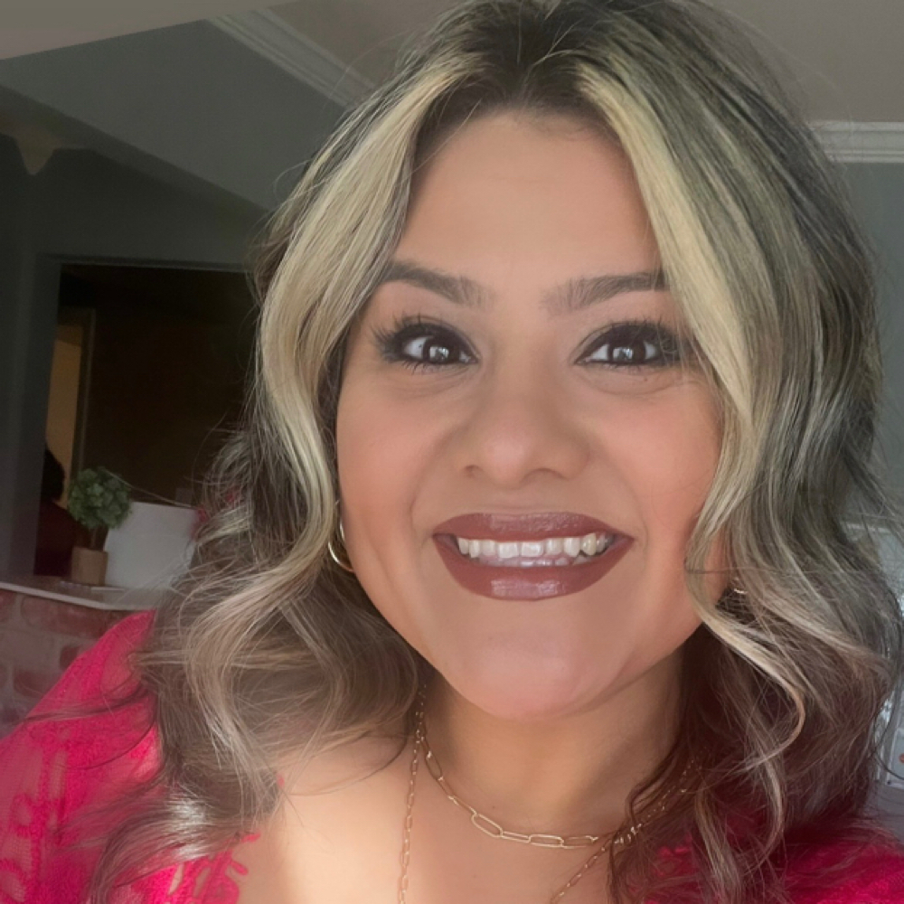 Miranda Cavazos (Nail Artist)