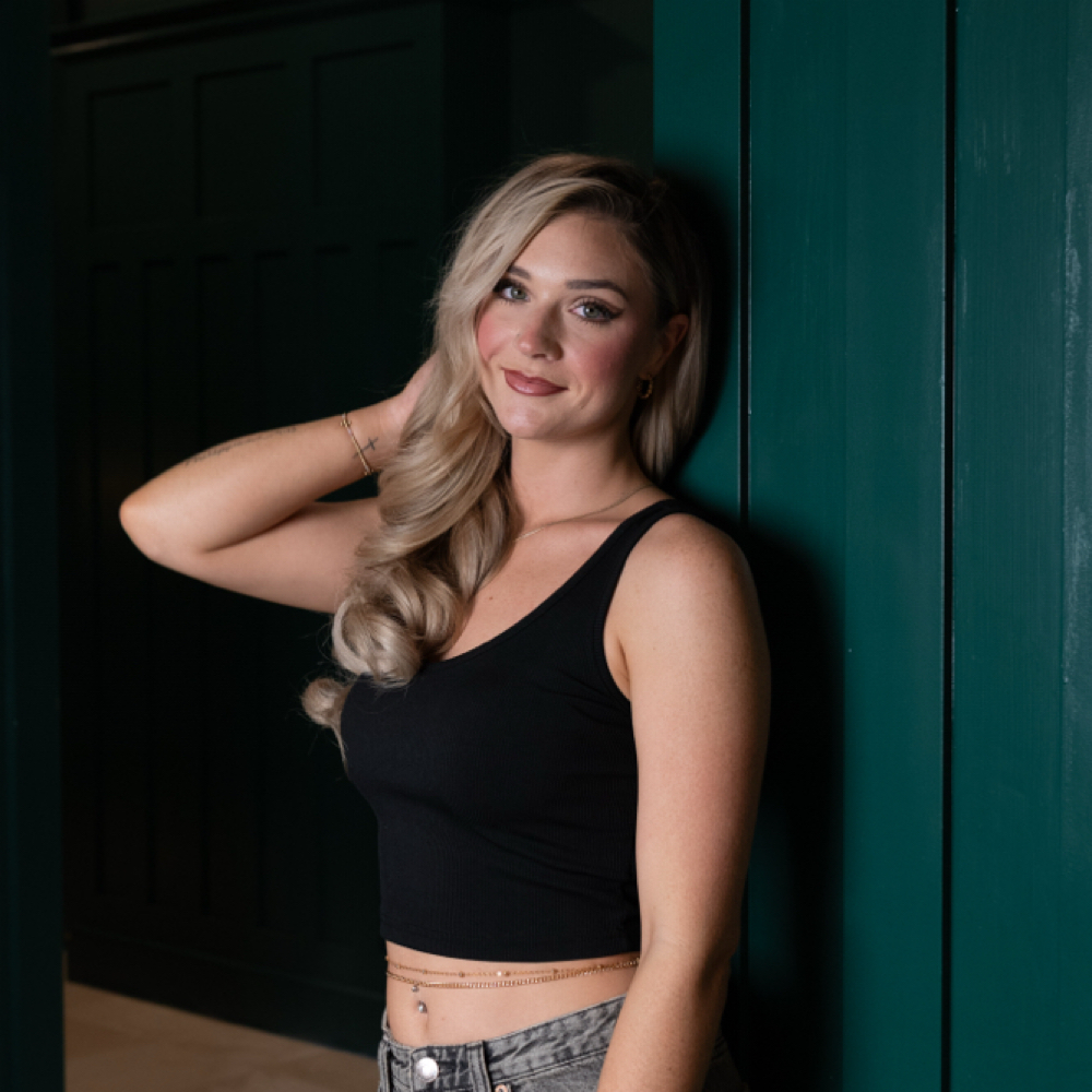 Kyndall Parks at Mane Extension Lounge in Tampa, FL