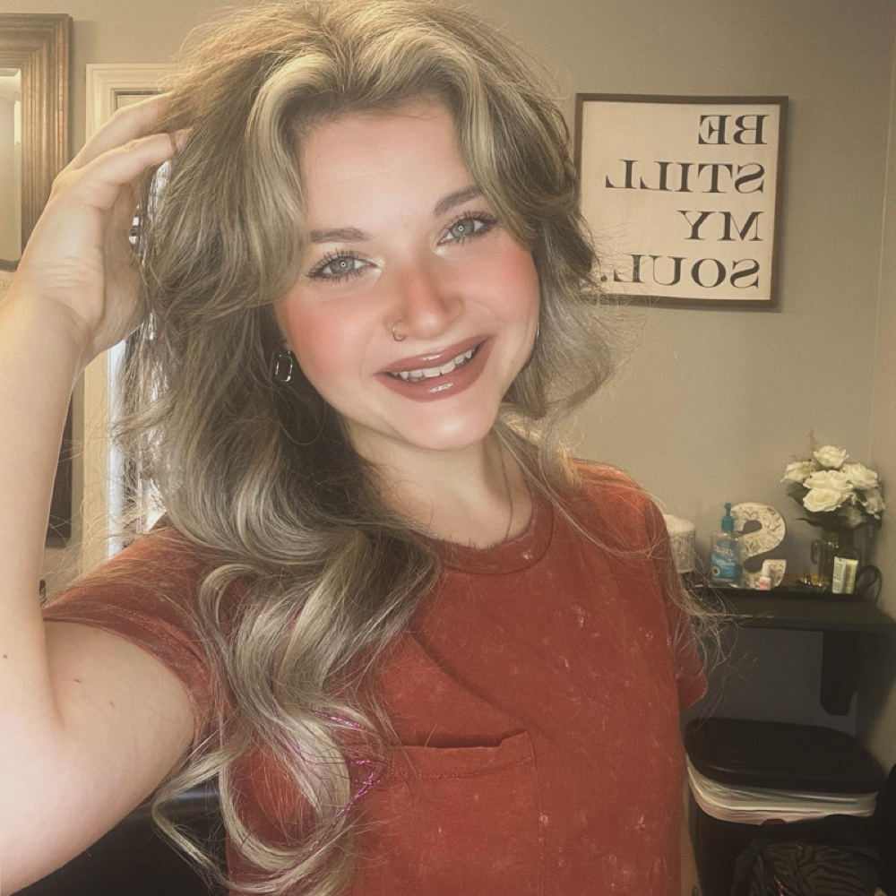 Shelby Phillips at Main Beauty Salon & Spa in Arab, AL